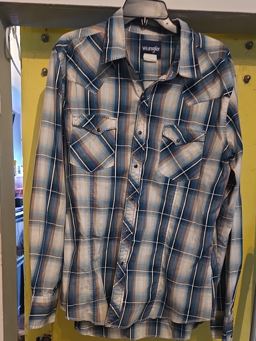 Wrangler Plaid Casual Button-Down Shirt in Blue and Cream